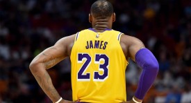 威廉姆斯断球反击上篮得分，NBA新星闪耀全场